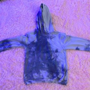 Grey and white tie dye hoodie.